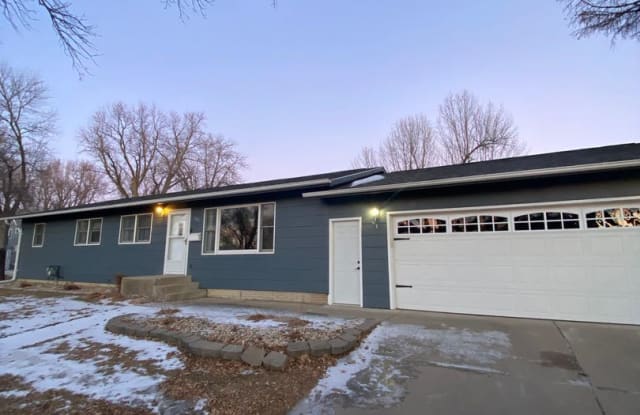 800 S Menlo Ave - 800 South Menlo Avenue, Sioux Falls, SD 57104