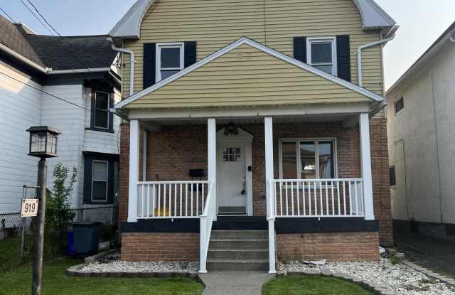 919 Wood St. #1
