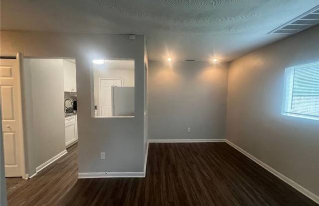 615 Queens View Court