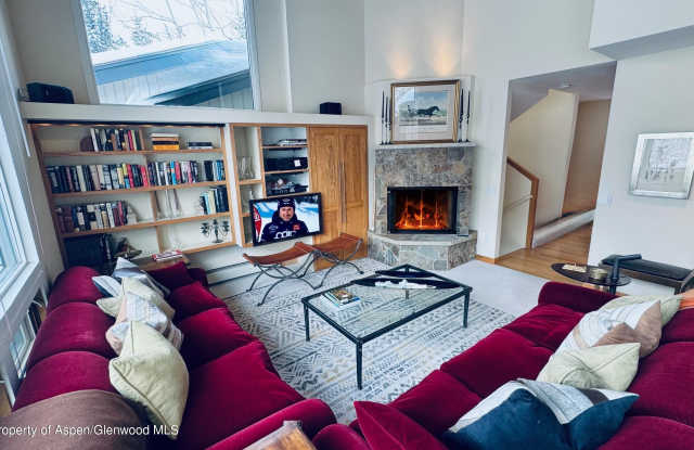 Photo of 302 Roaring Fork Drive