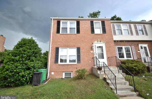 102 MIDDLE POINT Court