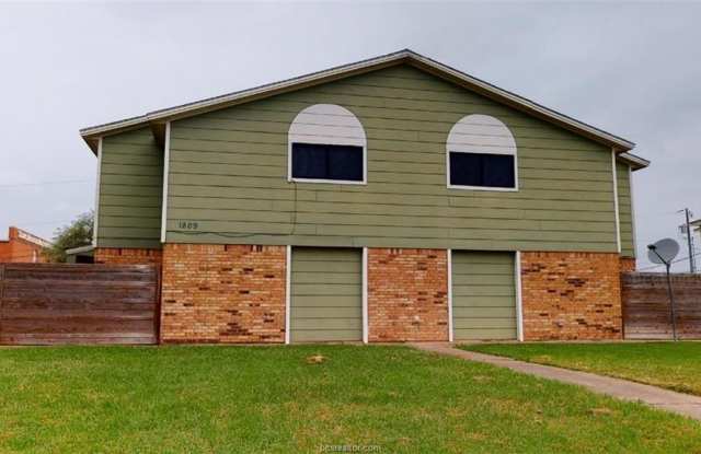 Photo of 1809 Treehouse