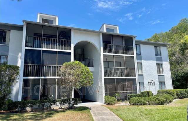 1344 Pine Ridge Cir E