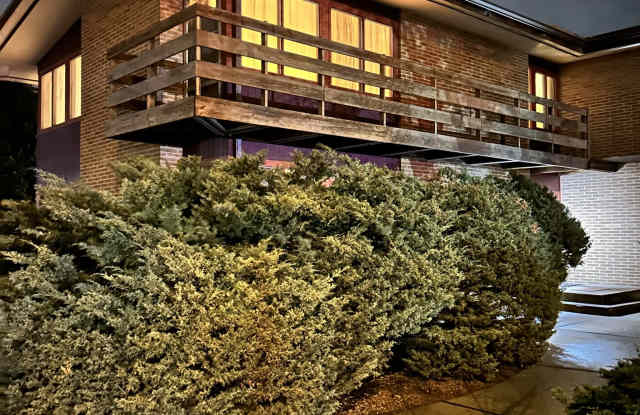 Photo of 413 N Midvale Blvd