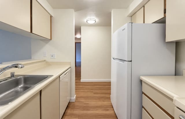 Shorecrest Apartments