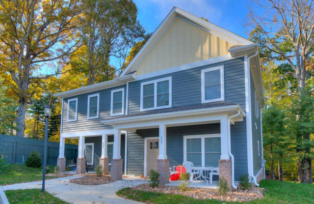 3 bed 3.5 bath townhouse