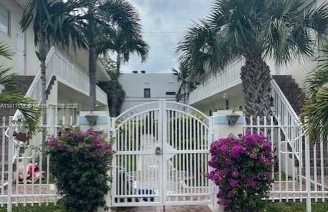 Photo of 1950 Biarritz Dr