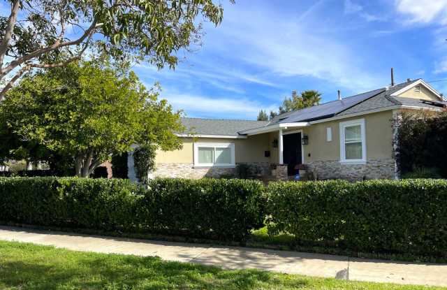 Luxurious Retreat: Stylish 3 Bed, 3 Bath Home in Granada Hills