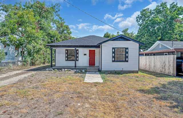 Charming 2BD 1BA Home in Waco - Available in April!
