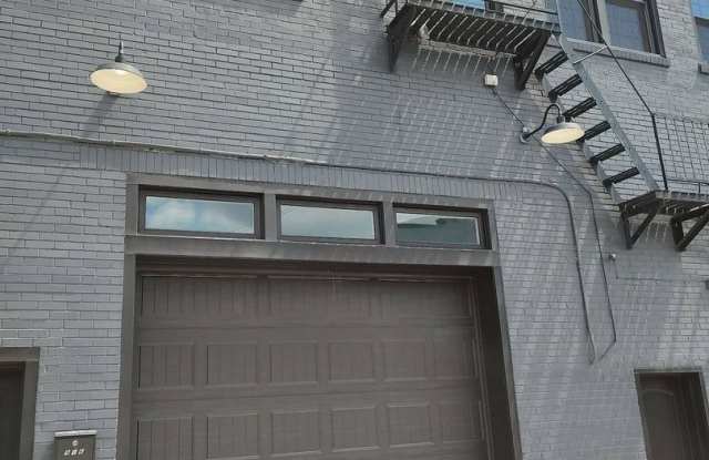 Charming Industrial 4 Bedroom/4 Bathroom Apartment in Pigtown, MD!