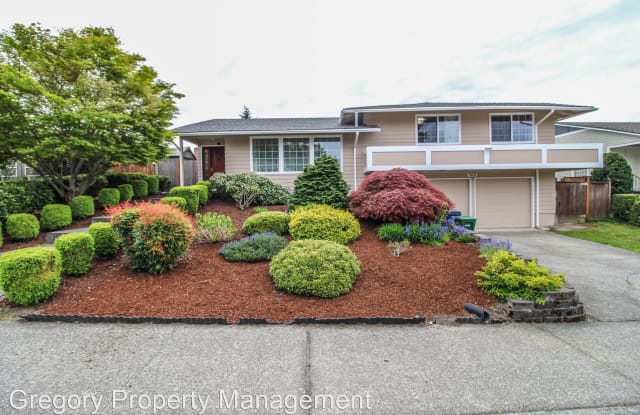 11611 NE 135th St - 11611 Northeast 135th Street, Kirkland, WA 98034