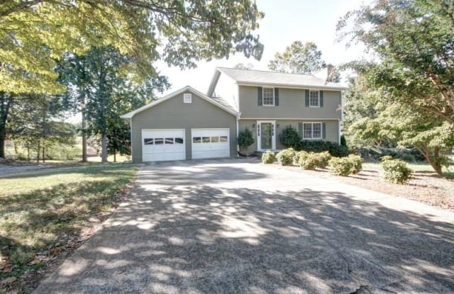 4893 Hawk trail Trail NE - 4893 Hawk Trl NE, Cobb County, GA 30066