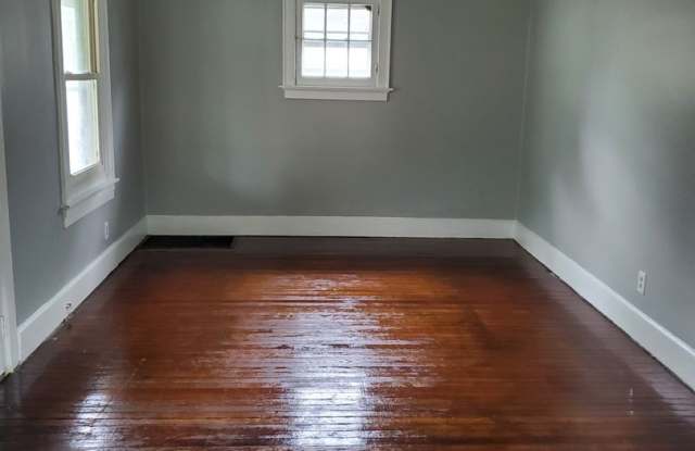 2 Bed/ 1Bath/ Garage / Carport