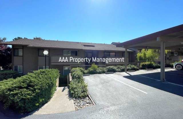 Walnut Creek! Beautiful remodeled 1 bedroom 1 bath location near John Muir Hospital and Heather Farms Park!