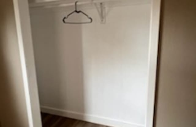 909 East Loeb Street