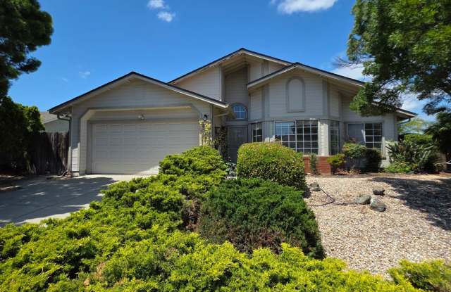 3bd/2ba Single Story, Fresh Updates, Huge Backyard