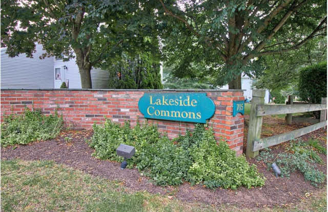705 Lake Ave