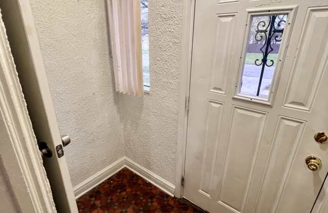 19140 Greenlawn Street