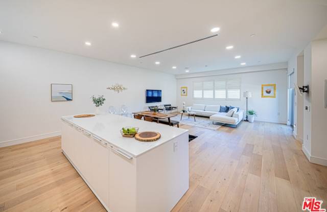 6142 Lexington Ave