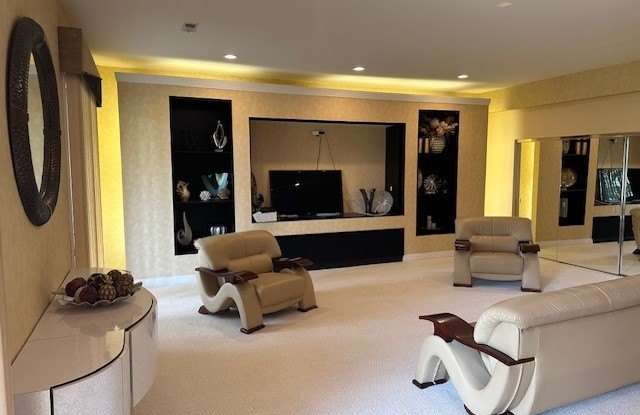 21839 W Riviera Court