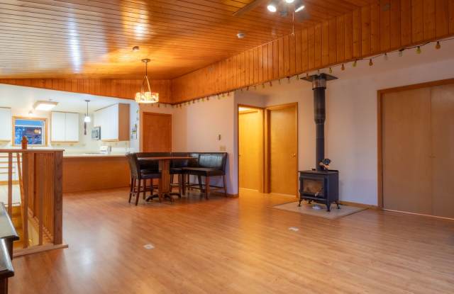 Photo of 3BR/3BA Home on 1.9 Acres – Garage  Pet Friendly (HALF OFF FIRST MONTH RENT)