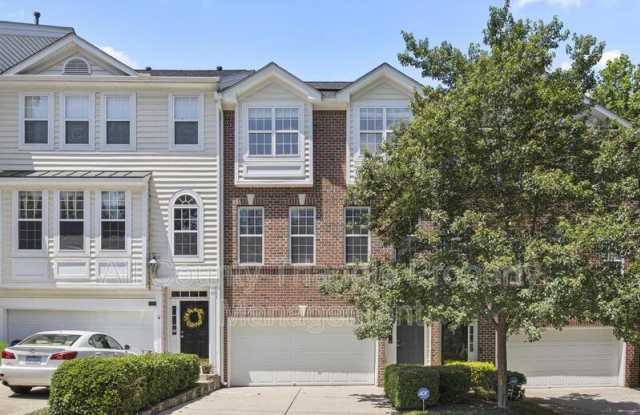 6953 Middleboro Dr