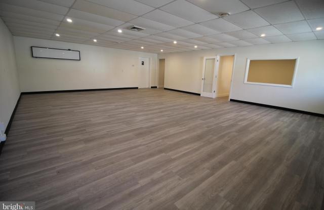 3402 E LINCOLN Highway E