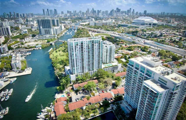 Photo of 1901 NW S River Dr