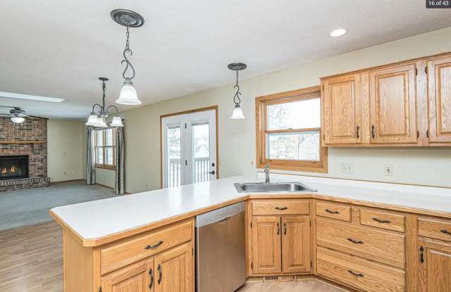 4235 Stoneham Lane Northwest