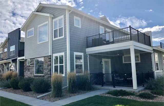 Four Bedroom Townhome with 2-car Garage Available for Rent in Longmont photos photos