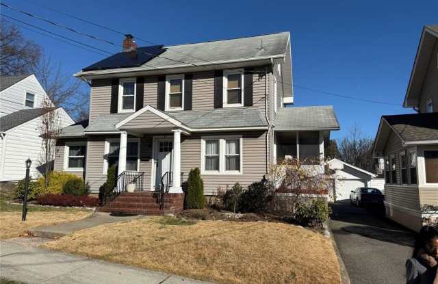 Photo of 116 Dumont Avenue