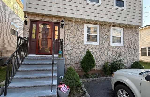 Photo of 31 NE Beverly Street NE