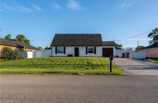 4323 7th Street W