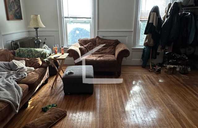 Great Allston 4-Bed/2-Bath 2-Level Duplex