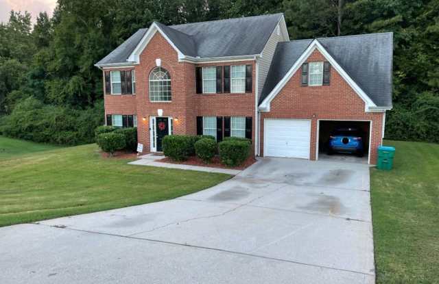 **PRICE IMPROVEMENT** 121 Meadow Creek Ct: Total electric 4BD, 2.5BA, 2-story home on sloping lot in Henry County. Available SOON!