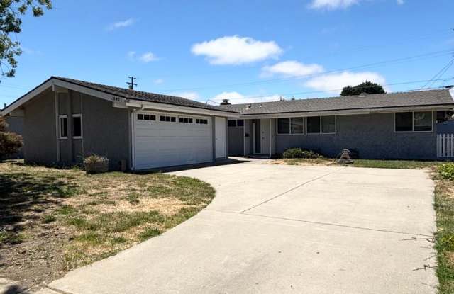 Lovely 3 Bedroom Home in Established Neighborhood