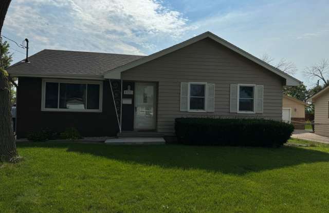Huge Urbandale Home with Fenced In Back Yard!