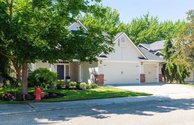 3 Bed 2.5 Bath In The Heart Of Eagle