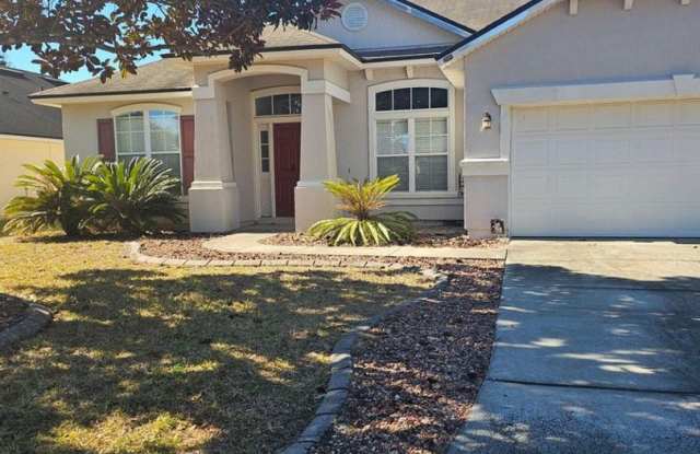 Large 4/2 Home in the Lake Asbury area
