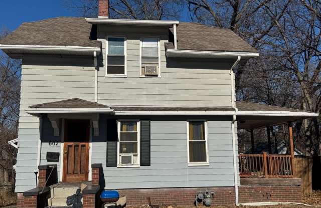 3 Bedroom / 1 Bath house with Garage in Peoria