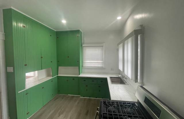 514 W 8th St.