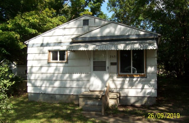 2621 churchill - 2621 Churchill Avenue, Flint, MI 48506