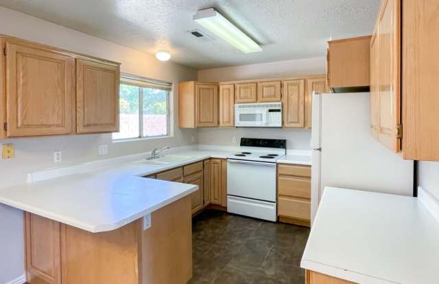Charming 2 Bedroom Home in Prime Location Near Schools & Shopping