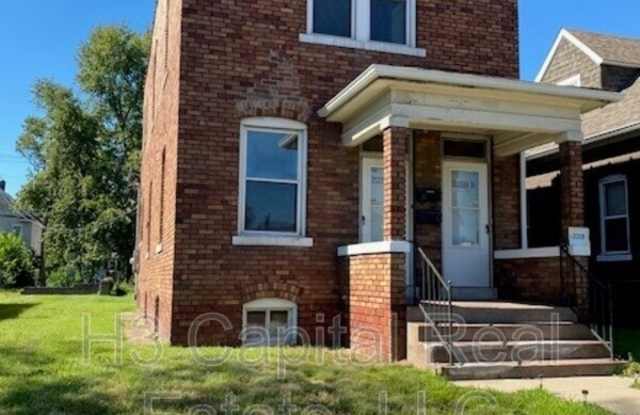 2259 Grand Ave