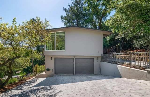 5 Oak Springs Drive