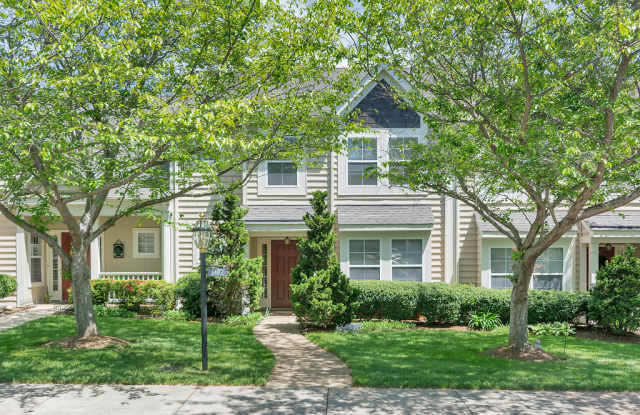 Charming 3-Bedroom Townhome in Sought-After Forest Lakes South!