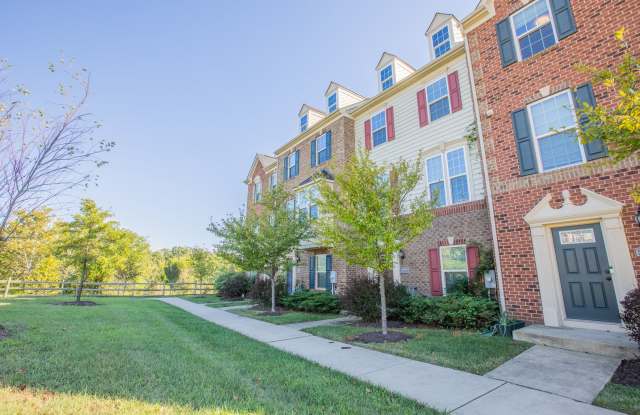 Spacious 4 BR/3.5 BA Townhome in Greenbelt!
