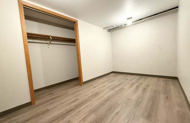 1001 S Brooks St - 5