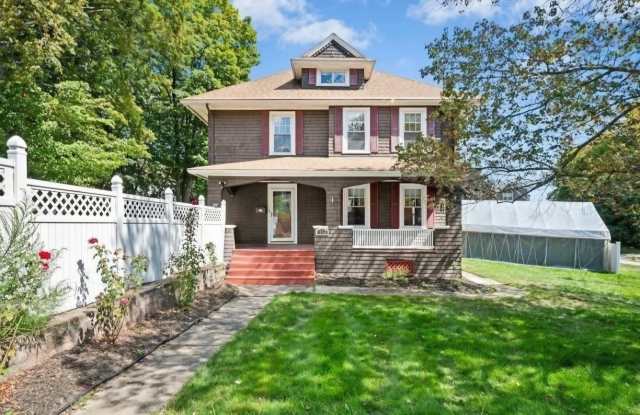 Photo of 612 Grove St