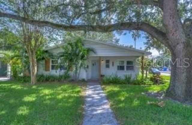 Photo of 113 W DAVIS BOULEVARD